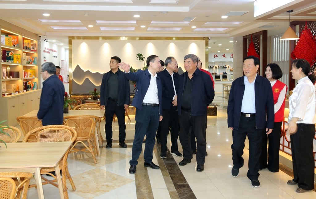 1744677932144457.jpg IMG_5010.JPG