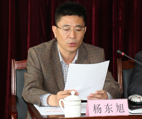 市慈善总会副秘书长,办公室副主任杨东旭宣读关于加强慈善义工工作的